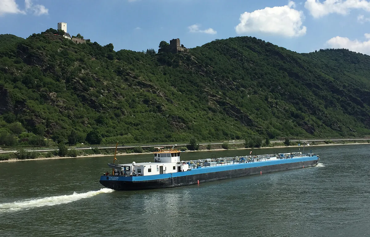 Ensuring maritime safety with an AI assistant for gas tankers